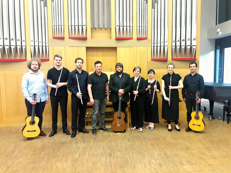 An historic moment - the first concert by our Master's guitarists together with flautists from the class of Prof. Dejan Gavric at the Hochschule für Musik Mainz! It was a great success, with plenty of listeners and a lot of applause - Bravo!,.. facebook.com/322050283570/p…