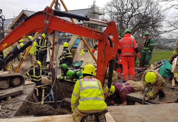 The #Fire and #Rescue team did an amazing job - Worker rescued after 6-hour ordeal in trench collapse. #Construction goo.gl/W3BnsM