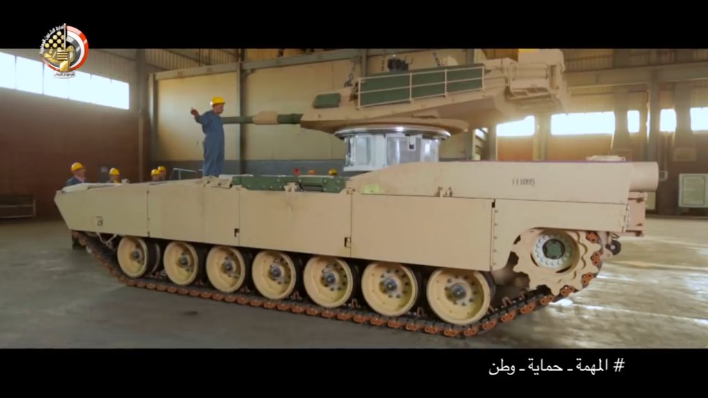 الابرامز المصرية  M1A1   فى مصنع  200  الحربى DgDlZf1XUAQ7___
