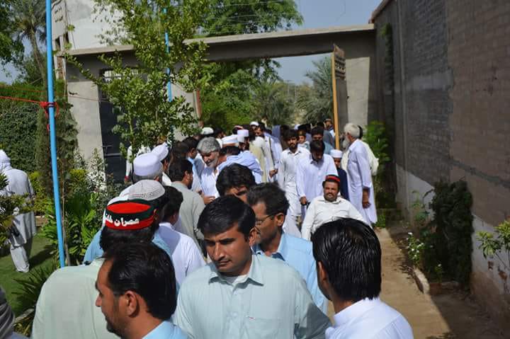 InsafPK's tweet photo. JUIF losing its ground support in Bannu, its leaders and workers are joining #PTI due to the awaam-friendly initiatives taken by the PTI Government; KP will be sweeped by Kaptaan, InshaAllah ! 

#WazireAzamImranKhan #GE2018 https://t.co/YfWOXvXiO9
