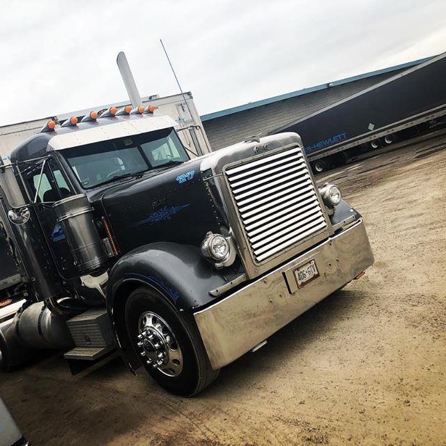 ForbesHewlett's tweet photo. Yesterday don’t matter if it’s gone. #forbeshewlett #earnmore #since1985 #truckertuesday #rubytuesday #trucker #truckers #trucking #keepontruckin #peterbilt #lookinggoodingrey #puttingstyleineverymile #stylinandprofilin #drip https://t.co/icZasfGGr8