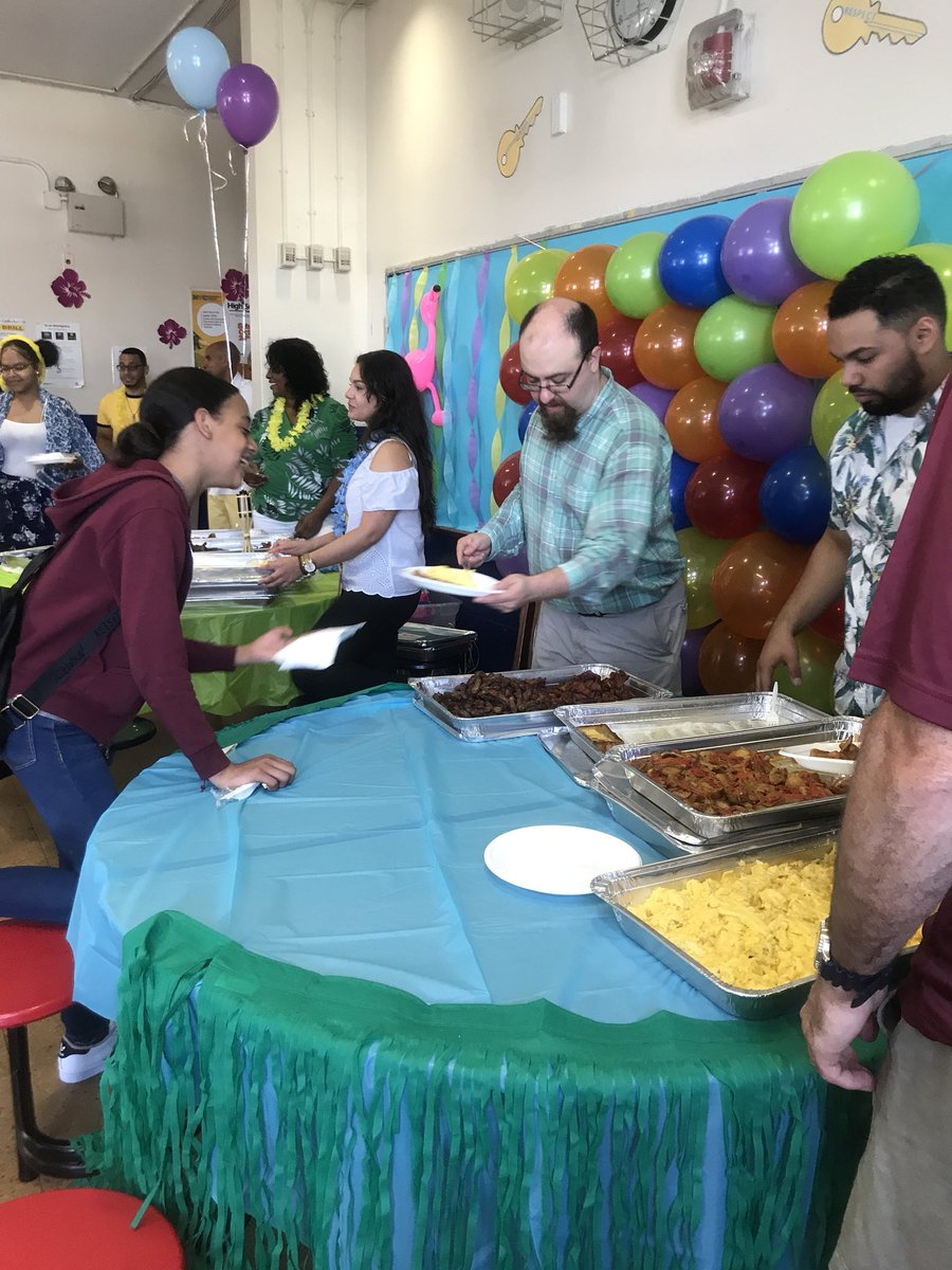 kelly10a's tweet photo. Great kickoff to our senior week celebrations for our #graduatingclassof2018 with our #luau themed #breakfast! Teachers served students! #congratulations https://t.co/R6PdEhB3Gg