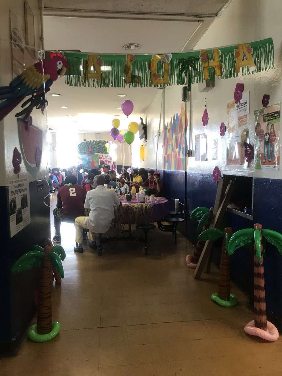 kelly10a's tweet photo. Great kickoff to our senior week celebrations for our #graduatingclassof2018 with our #luau themed #breakfast! Teachers served students! #congratulations https://t.co/R6PdEhB3Gg