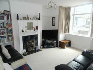 AveryWSM's tweet photo. NEW - SOUTHWARD - £270,000
An amazing opportunity to purchase this 1930's semi detached house. With 2 reception rooms, 3 bedrooms, a kitchen and separate utility room plus 2 bathrooms, off street parking and a garage. This property has plenty to offer.

https://t.co/3UZlpzBPVb https://t.co/ax2Wud9J77