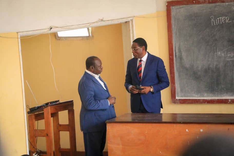 Comme chaque mardi, à l'Université de #Kinshasa pour un "tête-à-tête " avec les étudiants sur les #RelationsInternationales.