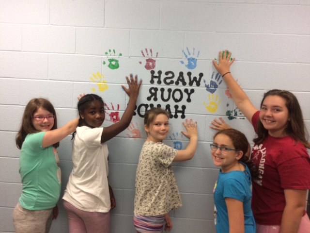 PRS_PrimarySC's tweet photo. @PRserviceclub has been working hard to decorate the 5th grade bathrooms! #GCpride #PRS50 #choosekind https://t.co/gt6eEKKjJf