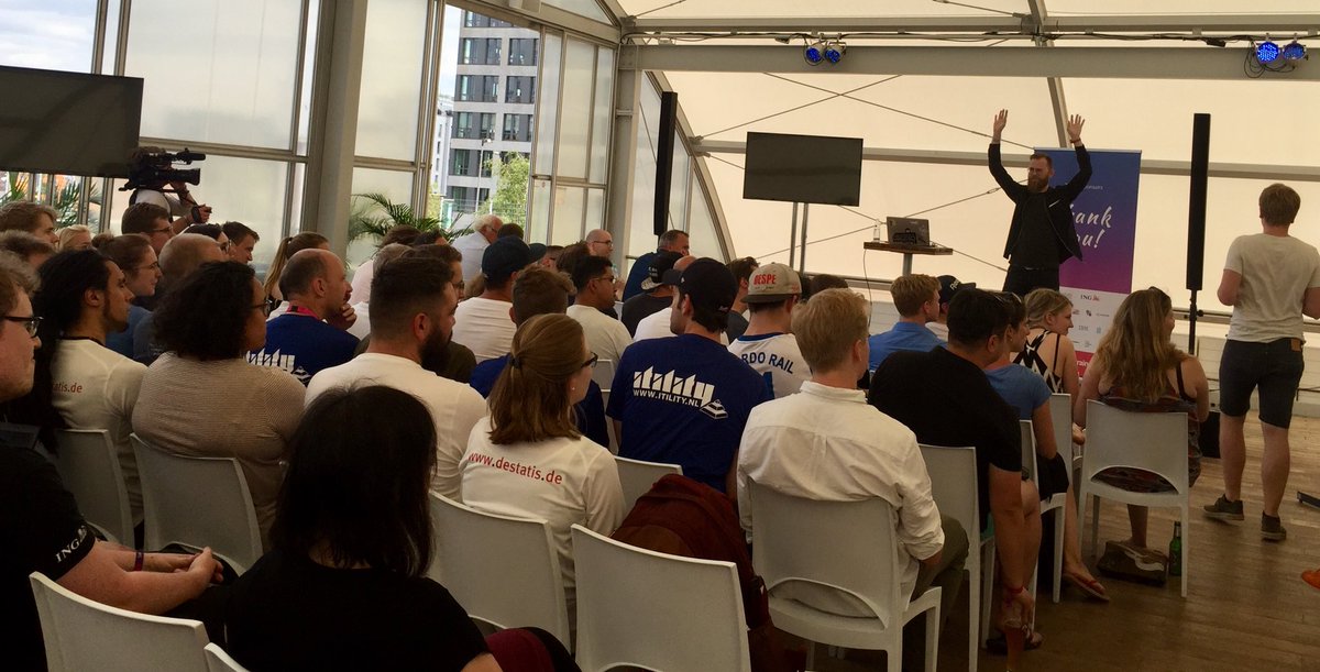 peerilse's tweet photo. After nearly 30hrs of hacking, it’s now time for the final pitches #hackatrain First pitch: team @Tweakers as a Service https://t.co/A0r9gnHjg8