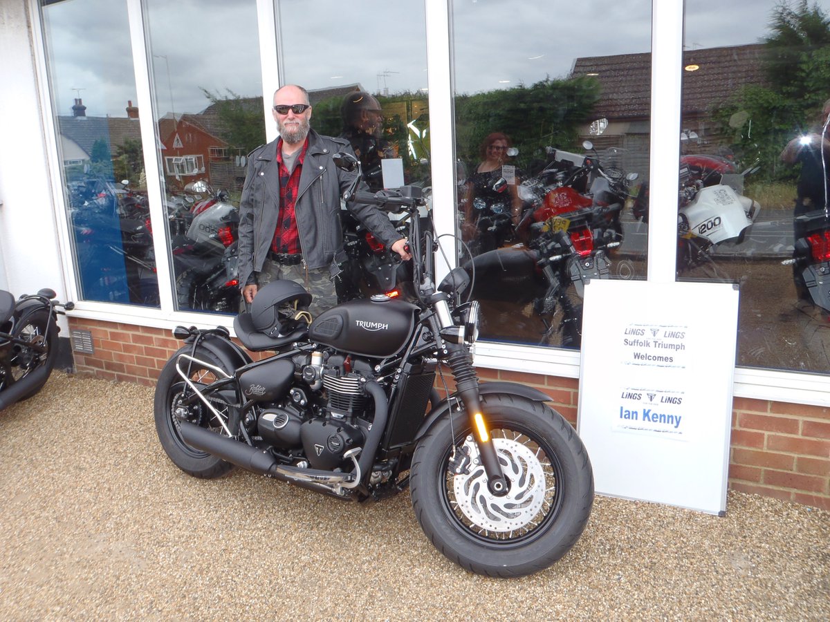 SuffolkTriumph's tweet photo. This folks, is the most awesome Bobber Black on the street! Ian Kenny visited Suffolk Triumph with vision, insurmountable class and the bravery to say "Just do it!" This is what came out of that. Incredible! https://t.co/iG91CkOncn