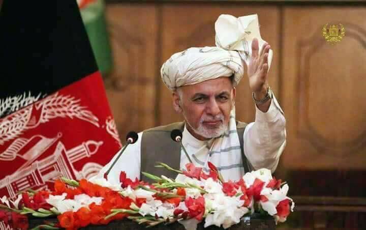 HasratSpeaks's tweet photo. ولسمشر د هلمند د سولې د کاروان ټولې غوښتنې ومنلې
-مذاکراتو ته هر ځای چې طالبان غواړي خبرو ته امادګي
-د مخامخ خبرو په وخت د بهرنیانو د وتلو لپاره مهال وېش ټاکل
-که طالبان وغواړي د حکومت لخوا د یو کال اوربند اعلانول

اوس نو باید د سولې پلي کاروان همدا خپلې غوښتنې په طالبانو هم ومني https://t.co/k92lThzTvv