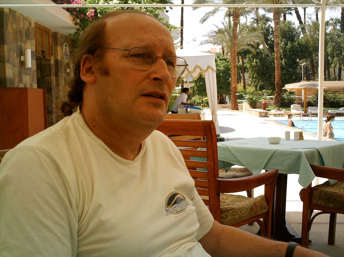 Equity members, your Council is important as your voice in what Equity does and for you so please read the election papers and PLEASE #voteRhubarbtheclown in  #EquityElections18.