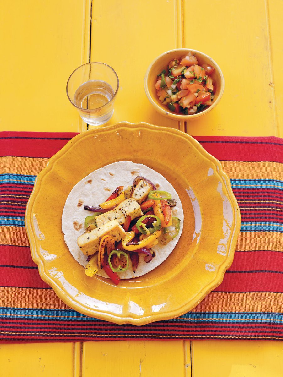 Say 'hola' to our brand new filling: tofu! It's vegan-friendly and insanely delicious! Tofu is gently sautéed in olive oil with oregano, bell peppers, and red onions. It also comes with free guac!