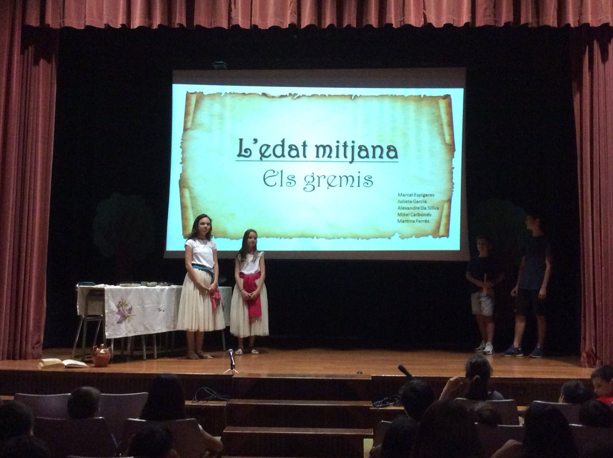 EscolapiesLL's tweet photo. Exposicions Projecte Medieval. Bones i originals exposicions medievals! Bona feina, nois i noies! @escolapieslluria #projectemedieval @coreixample  @EscolapiesLL @ampalluria https://t.co/sdfwonxacN