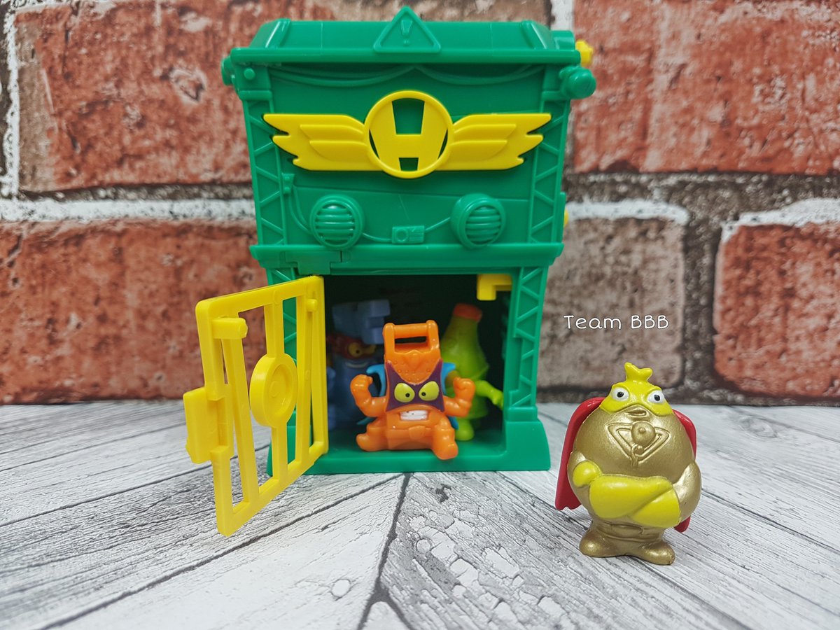 TeamBBB123's tweet photo. Air Blast gets those baddies again! π We found him in our most recent SUPERZINGS unboxing video on our YT channel https://t.co/RsNiZoByOF
#Superzings #magicboxtoys #RivalsOfKaboom #toyphotography #toyphoto #toytuber #toys #youtuber #influencer #hottoys #blindbags @superzings https://t.co/CcNJ3saKen