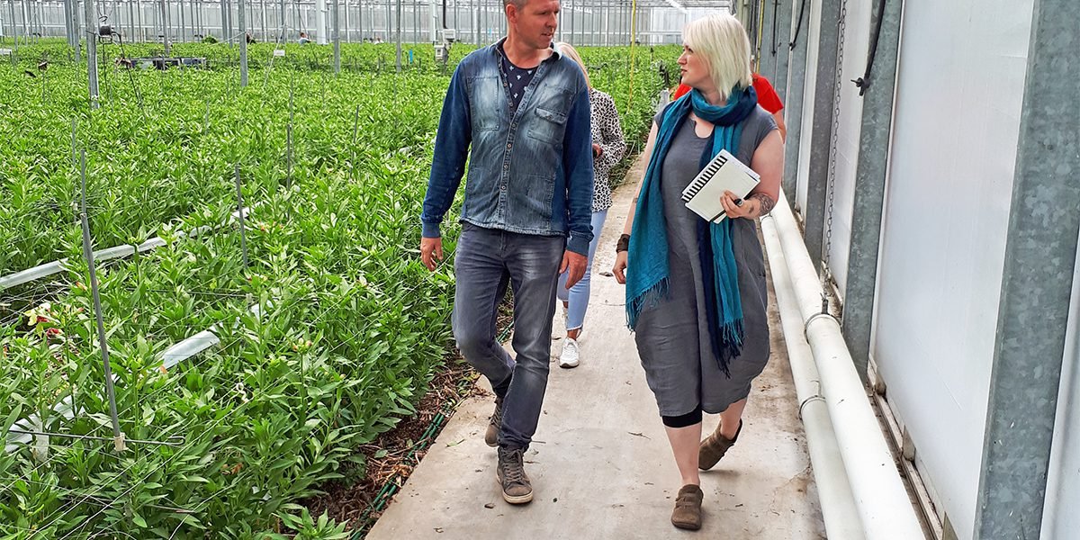 Together2Grow's tweet photo. This Monday our Florismart Grower Ambassador Kate Whelan from @ParagonFloral visited us. We enjoyed here visit and we have no doubt that she will be the perfect ambassador for Together2Grow.
You can read more about her visit on our website https://t.co/8MmOt5n27r (in Dutch) https://t.co/oXWehnawRr