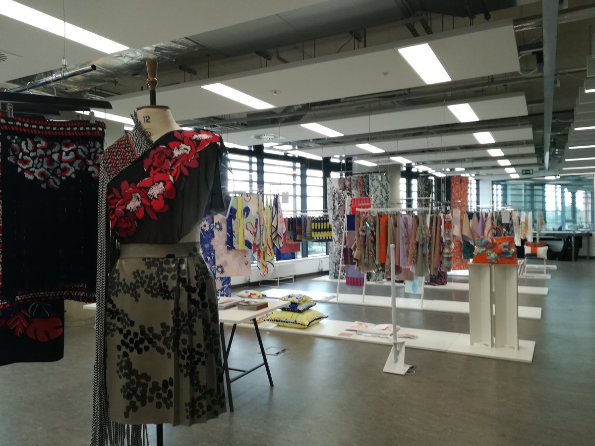 dmuleicester's tweet photo. The students now have the opportunity to visit the amazing #DMUDegreeShow which is running until Thursday 👗🖼👡👙#DMUtaster #loveDMU https://t.co/3MSjaRU1Ds
