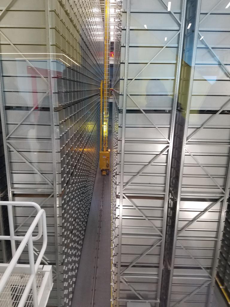 MGMSLIBRARY's tweet photo. Touring Hunt Library today. Checking out the Book Bot. @BlissCyndy @MyrtleGroveMS #ncdlcn https://t.co/u1dTuYbRqS