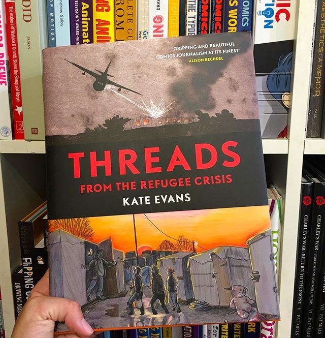Cartoonmuseumuk's tweet photo. #makecomicsnotwar of the day is:
Threads: From the refugee crisis
The cartoonist, artist and activist @cartoonkatevans explored the city within the city of Calais, called Jungle, where thousands of refugees live, all hoping to get to the UK. Combining th… https://t.co/WPLSvm2XaI https://t.co/R2xxkzIioT