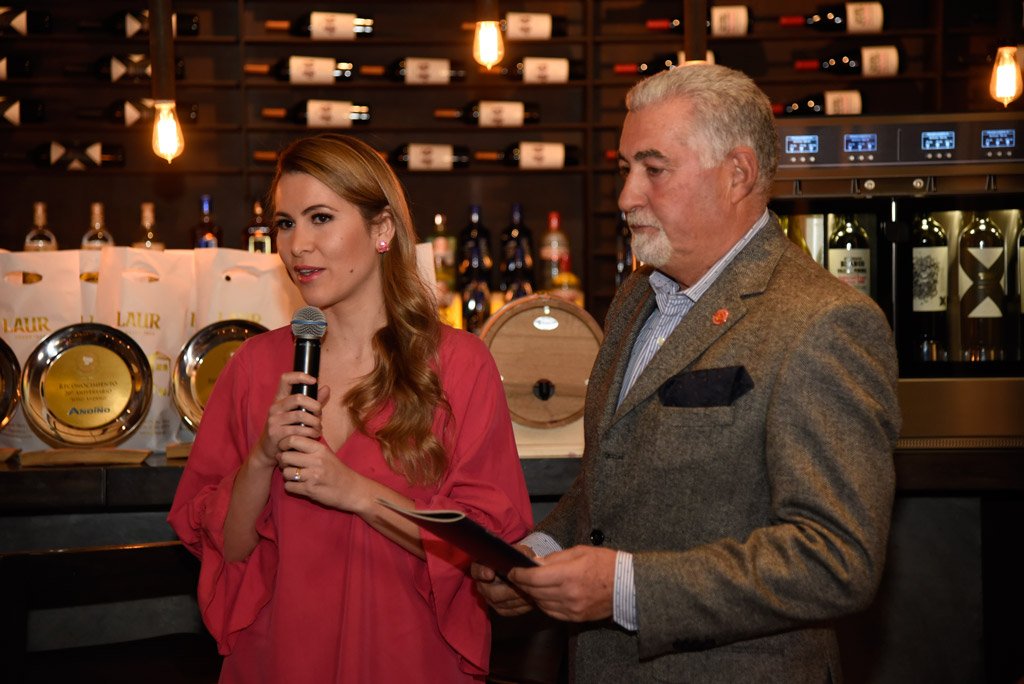 LicAndreaRizzo's tweet image. El Club Gourmet Mendoza cumplió 20 años de compartir buenos momentos. Enterate cómo fue el festejo en @HighMza 👉goo.gl/ATGnCo #vino 🍷 #Gastronomia 🍽️ #amigos 😀