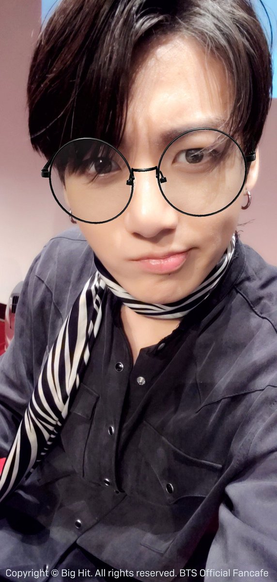 ArmyParadise2's tweet photo. [ FANCAFE ] 180619
》BTS Episode《

Love Yourself: Tear Album Selcas
✏Behind the Scenes (2) #Jungkook

ArmyParadiseBTS || @BTS_twt ||
#방탄소년단 https://t.co/UPN2BIJKxM