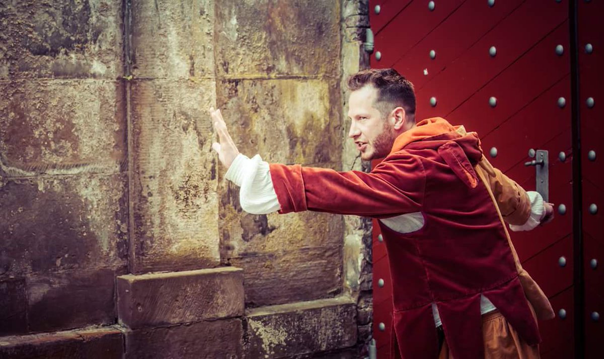 AlexFLehman's tweet photo. Long time no tweets. I've been busy getting set up in Denmark and welcoming our (now two-month old) son into the world.
But exciting things are going on! Currently performing as Yorrick, the king's jester, in #HamletLive at the original Hamlet's castle, #KronborgSlot! https://t.co/PutItRf4kB