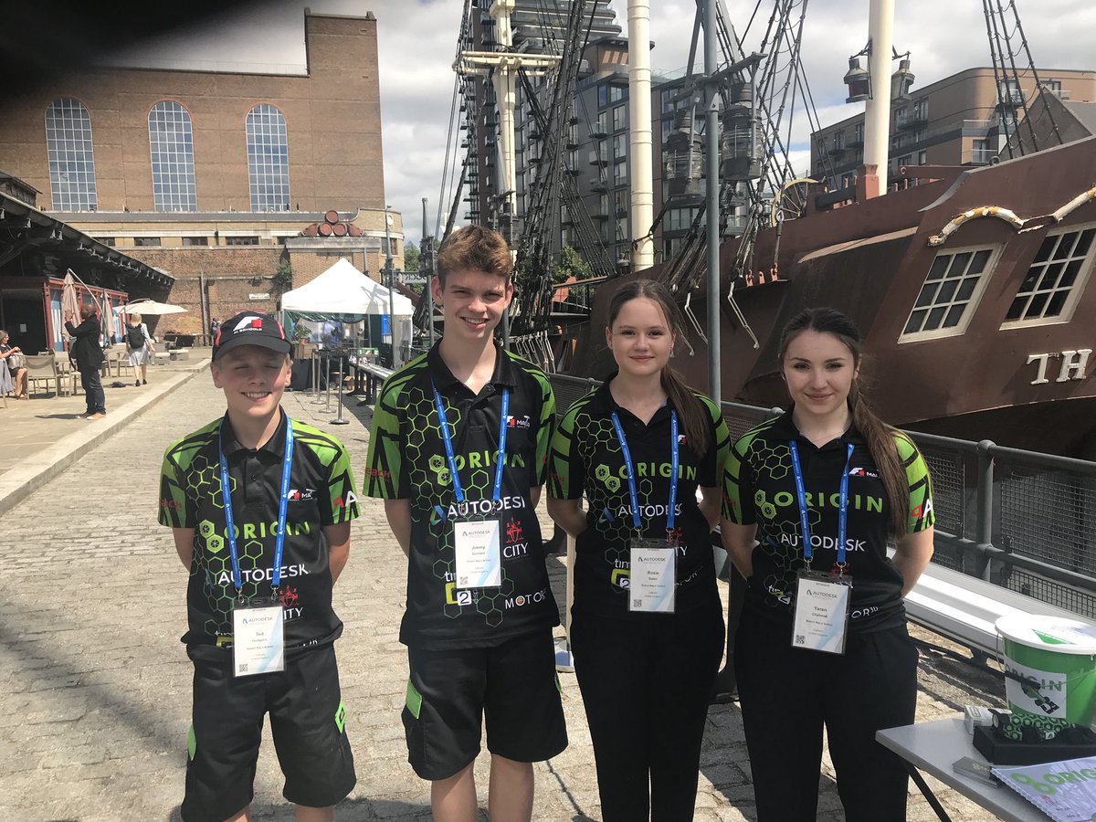garethdcruze's tweet photo. Great to meet the @origin2018 team at Autodesk University, good luck in Singapore!! https://t.co/tDhesGSiDb