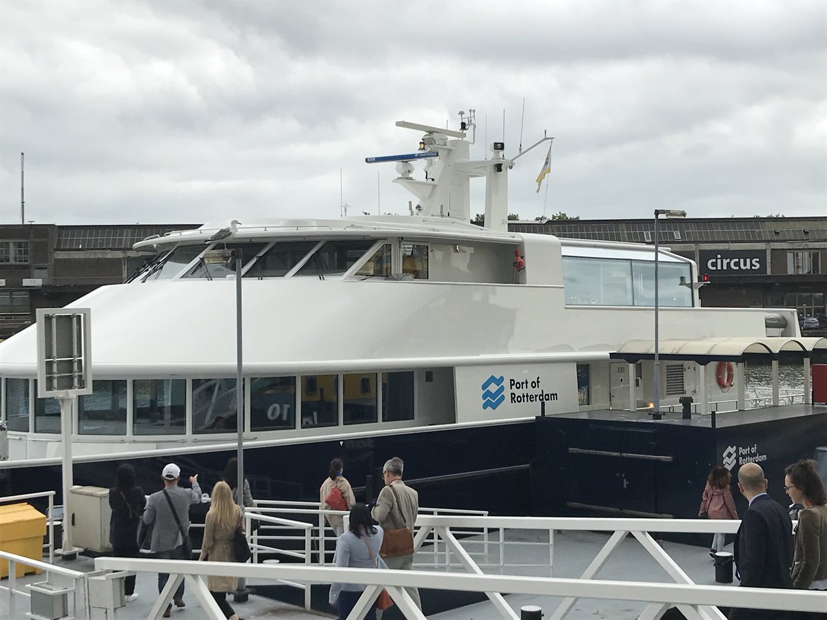 HandelsloketSPA's tweet photo. Inspiring visit to the impressive @PortOfRotterdam while exchanging ideas with my colleagues worldwide. #BConference2018 @RVO_Nederland @RVO_Int_Ond https://t.co/EhAo50TiiU