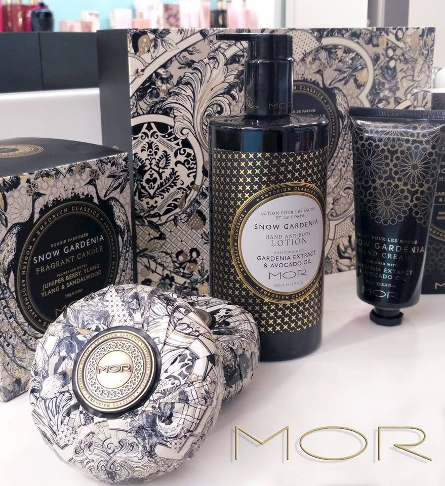 MakeMeUpGreece's tweet photo. Ένα μπουκέτο από γαρδένια,💐 Juniper Berry & Angelica συνδυασμένα με την κλασική βανίλια Musk, υλάνγκ υλάνγκ & σανταλόξυλο... Μοναδική Snow Gardenia by Mor, για όλους όσους αγαπούν την πολυτέλεια💓💓
Δείτε την σειρά εδώ: https://t.co/yooD9EnBWA
#makemeupgr #makemeupcosmetics https://t.co/yYyTMcJkPM