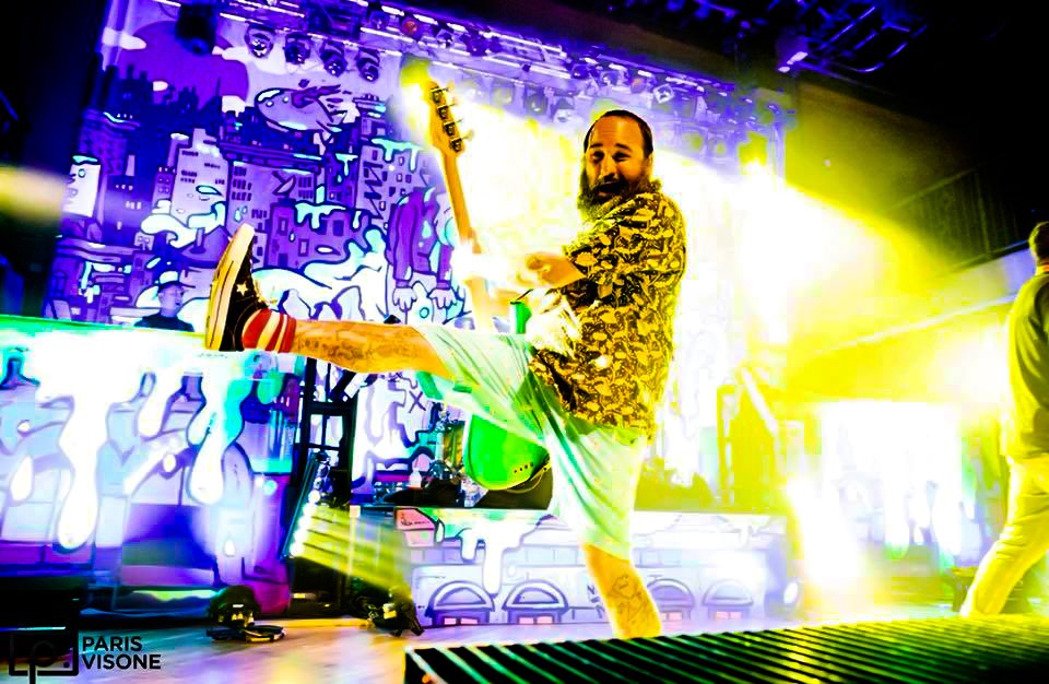 ChauvetPro's tweet photo. Does it get any more colorful? Megan Alksninis pushes it to the limit for New Found Glory on their national SICK Tour with UV reactive painted backdrops and scrims. CHAUVET Professional COLORdash fixtures add to the rainbow!
📷Paris Visone
#CHAUVETProfessional #COLORdash https://t.co/WjiWzVp6dH