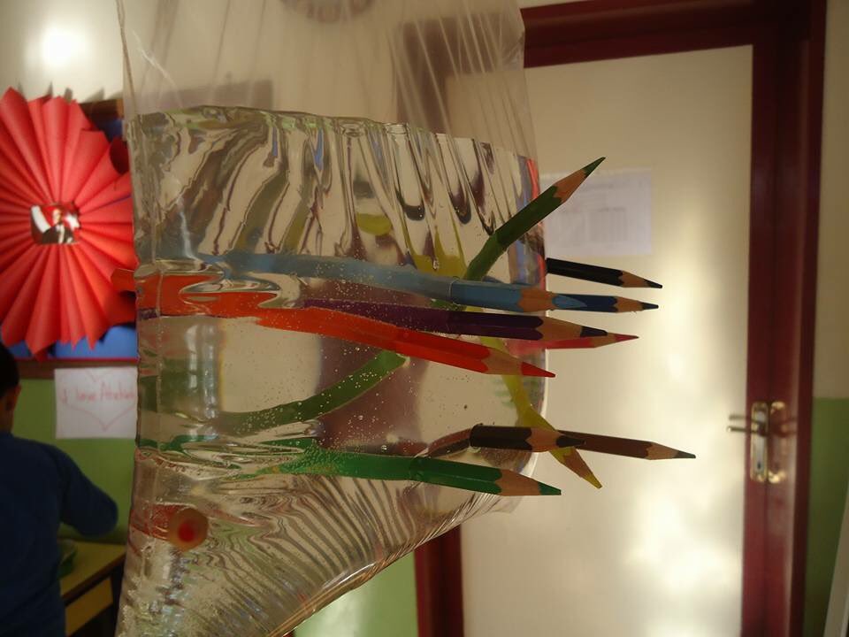 Her hafta yaptığımız deneylerle dersi ilgi çekici hale getirerek merak duygusunu geliştiriyoruz . 
<a href="/kalemem20/">Kale İlçe Milli Eğitim Müdürlüğü</a> #farklıyızogretmeniz #egitimdeguzelornekler