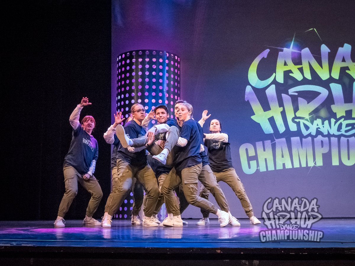 Funky Masters from @studiofunkysteps looking confortable at the @hhicanada
.
Prints at buff.ly/2thScyl
.
#goforgold #hhicanada #hiphop #montreal #dance #marcbourgeoisphoto #ilovemyjob #studiofunkysteps #lookinggood