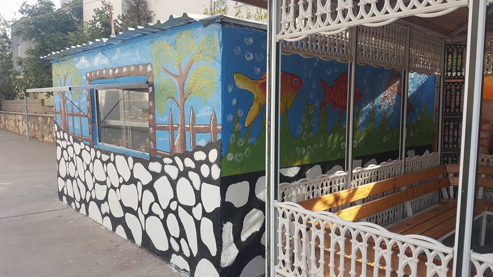 TuysuzNecla's tweet photo. Adıyaman Kahta GİRNE ORTAOKULU öğretmen ve öğrencilerin katkılarıyla daha güzel bir bahçe için.. Bahçe duvarları ve spor sahası boyama çalışmaları.. Bahçemiz çiçek açtı.. #farklıyızögretmeniz  @kahta_mem https://t.co/4CyljapXad