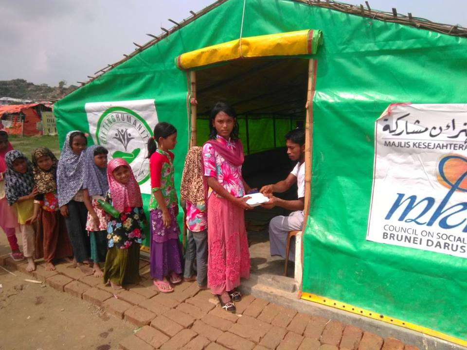 GiftingHumanity's tweet photo. GiftingHumanity and MKM Orphan School food. 19th June 2018.

#GiftingHumanity #Poverty #Leicester #Charity #Poor #Help #togetherness, #Aid #Foodpacks #WaterPumps #Help #Community #orphan https://t.co/25TAhnuMgd