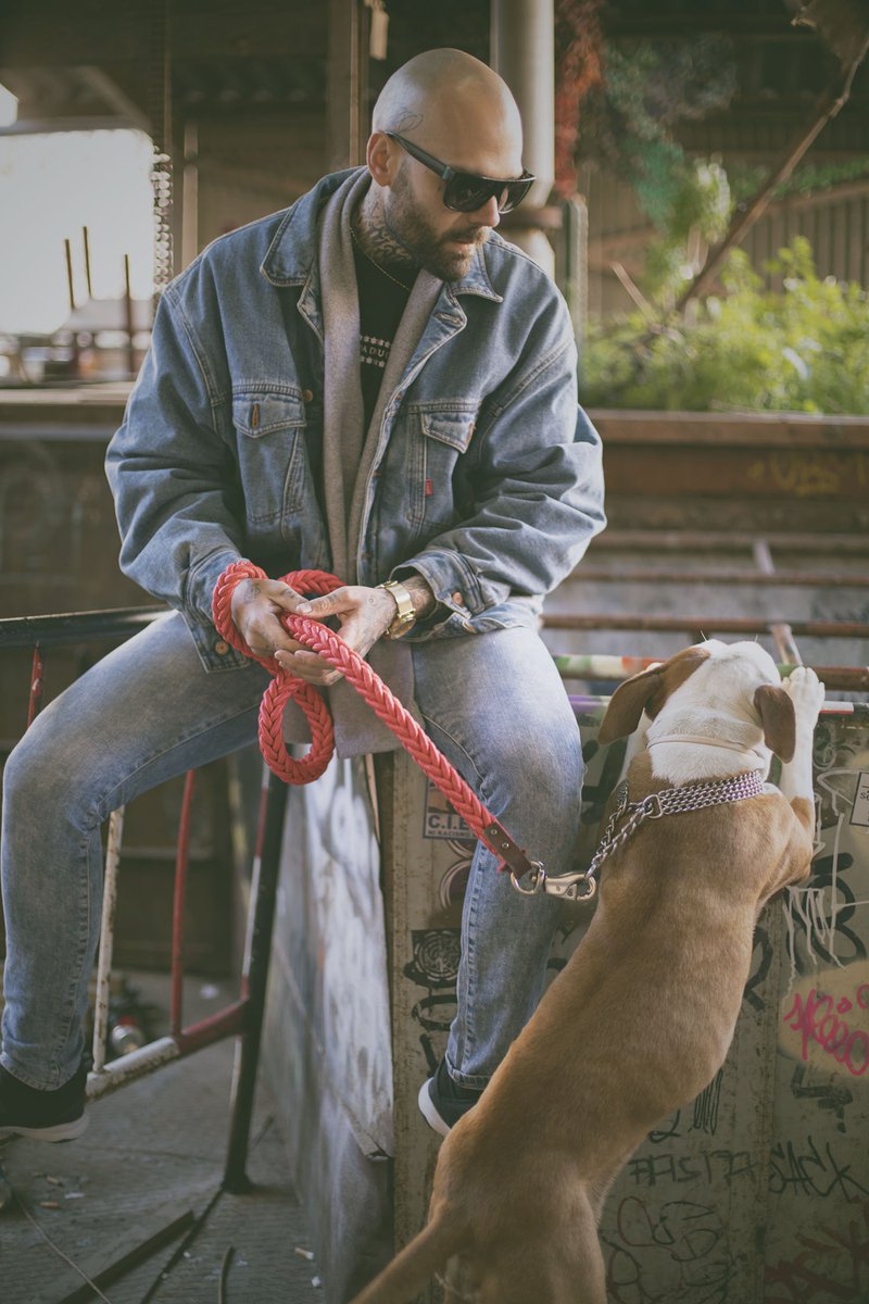 oterohuarotte's tweet photo. M. Ruina @MRUINA_1987 y Berta🐶. Fotografía: @oterohuarotte/ #trapmusic #trapmadrid #trapenespañol #trapespaña #fotosdetatuajes #musicatrap #streetstyle #trapcity #fotografíaurbana #urbanjungle #coolstreet #coolstreetnames #nicedog #perrosbuenos #sonidosurbanos #cooltrap #trapboy https://t.co/uA4CY99yO8