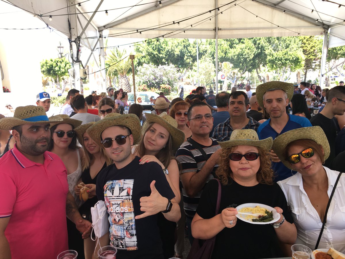 Este fin de semana nos pasamos por las fiestas de Vicar para celebrarlo todos juntos, amigos, clientes, empleados... y como siempre no faltaron los sombreros de <a href="/Vicaplant/">Vicaplant, S.A.T.</a> !!! Un buen rato nunca viene mal !!!