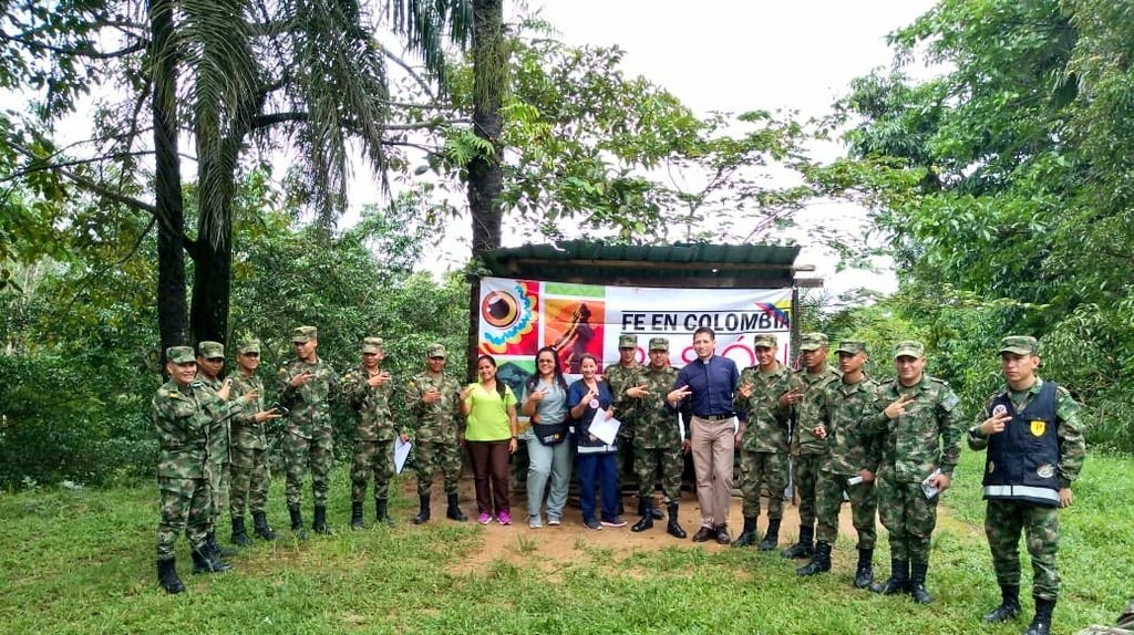 PasionCaqueta1's tweet photo. #CEFAM de la #Brigada12 con el apoyo #SEPSE y #AcciónIntegral del #BatallóndeServicios n°12 capacita a los  #HéroesMultimisión en el tema  "El rol del Padre". #MoralCombativa #SextaDivisión #Disan https://t.co/56Nu2N6Rf6
#PasiónCaquetá
Ejército Nacional de Colombia
