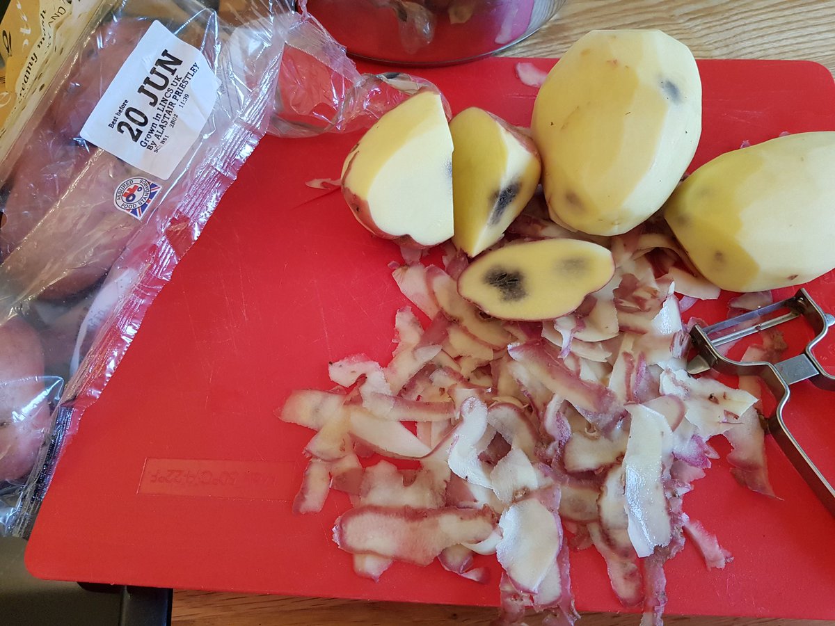 ParisExton's tweet photo. @Tesco This is the second bag of potatoes I've bought in recent week's that look as if someone's been having a kickabout with them, I know it's World Cup and everyone's getting carried away but maybe you need to buy some balls instead! https://t.co/OBCfK1BaUb