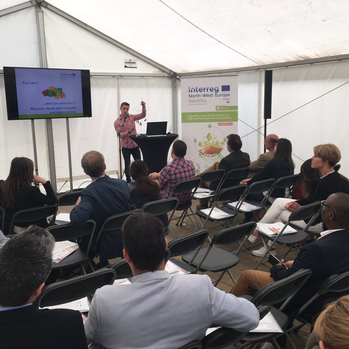 INTERREG_NWE's tweet photo. The participants of the #Interreg2018 Annual meeting had the chance to visit our project RAWFILL's site, where they demonstrate the retrieval of waste and explain the methods they use for assessing the value of the waste: https://t.co/Z7wjkLa2yp https://t.co/rXMdlWCj9R