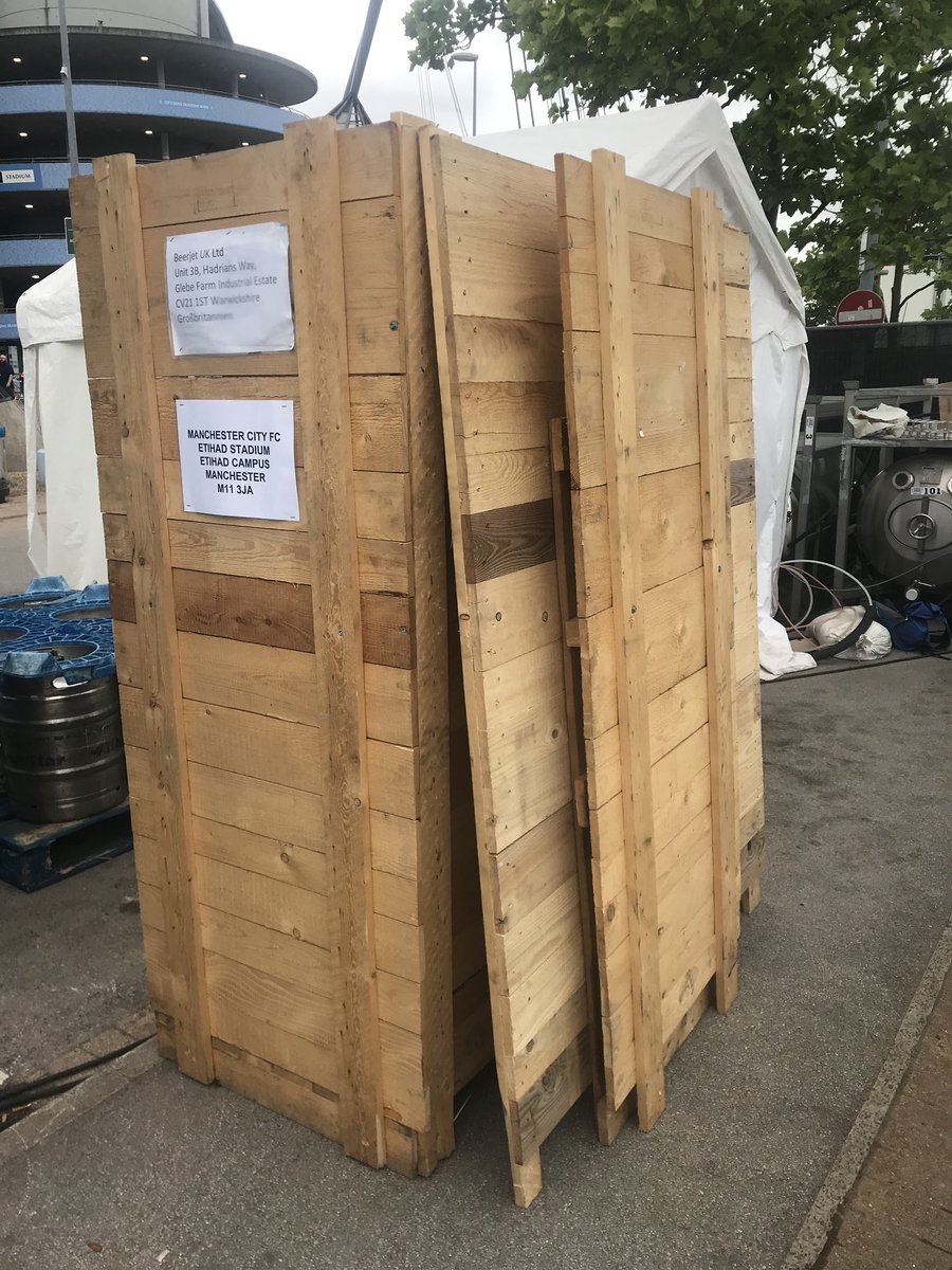 UKBeerjet's tweet photo. Another day, another concert @theetihad #FooFighters #beerjet https://t.co/aYZlcmnneF