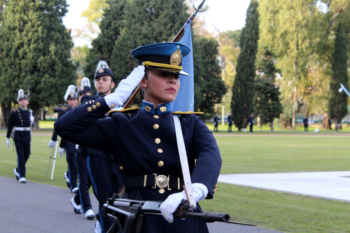 eugenioburzaco's tweet photo. Esta mañana participé de la jura de bandera de cadetes de primer año en la Escuela Ángel Pirker de @PFAOficial. ¡Felicitaciones a todos los alumnos que con vocación se preparan para cuidar a todos los argentinos! https://t.co/zXu4bBrwCI