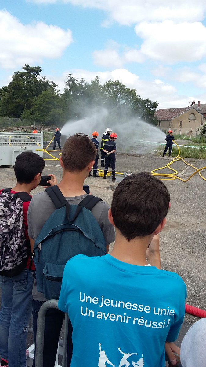 SDIS57's tweet photo. Présence de @JSP_Moselle dans le cadre de démonstrations à
l’occasion de la manifestation « Les éclats du Saulnois » aux Salines Royales de Dieuze
organisée par le Conseil Départemental des Jeunes de la Moselle.
@cdj_57 
#Jeunesse https://t.co/NN8y9r0k3w