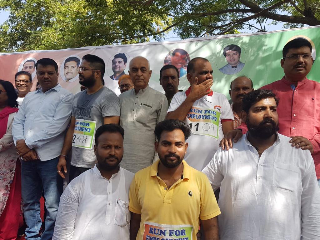 kr_congress's tweet photo. #Jharkhand #PYC organized #RunForEmployment on the occasion of @RahulGandhi s birthday. #AICC Sec , Jharkhand Congress incharge @UmangSinghar attended the program.@SinghRPN @drajoykumar https://t.co/y3pZn1cG8d