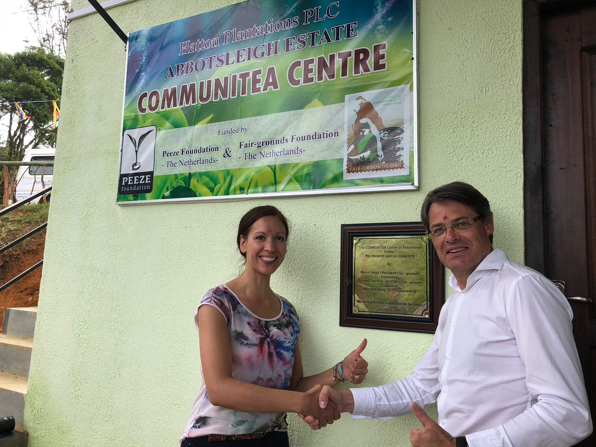 Eerste foto uit Sri Lanka! Van de bijzondere opening van het Community Centre! Mogelijk gemaakt samen met <a href="/Fair_Grounds/">Fair-grounds</a> foundation #Peezefoundation #Communitea