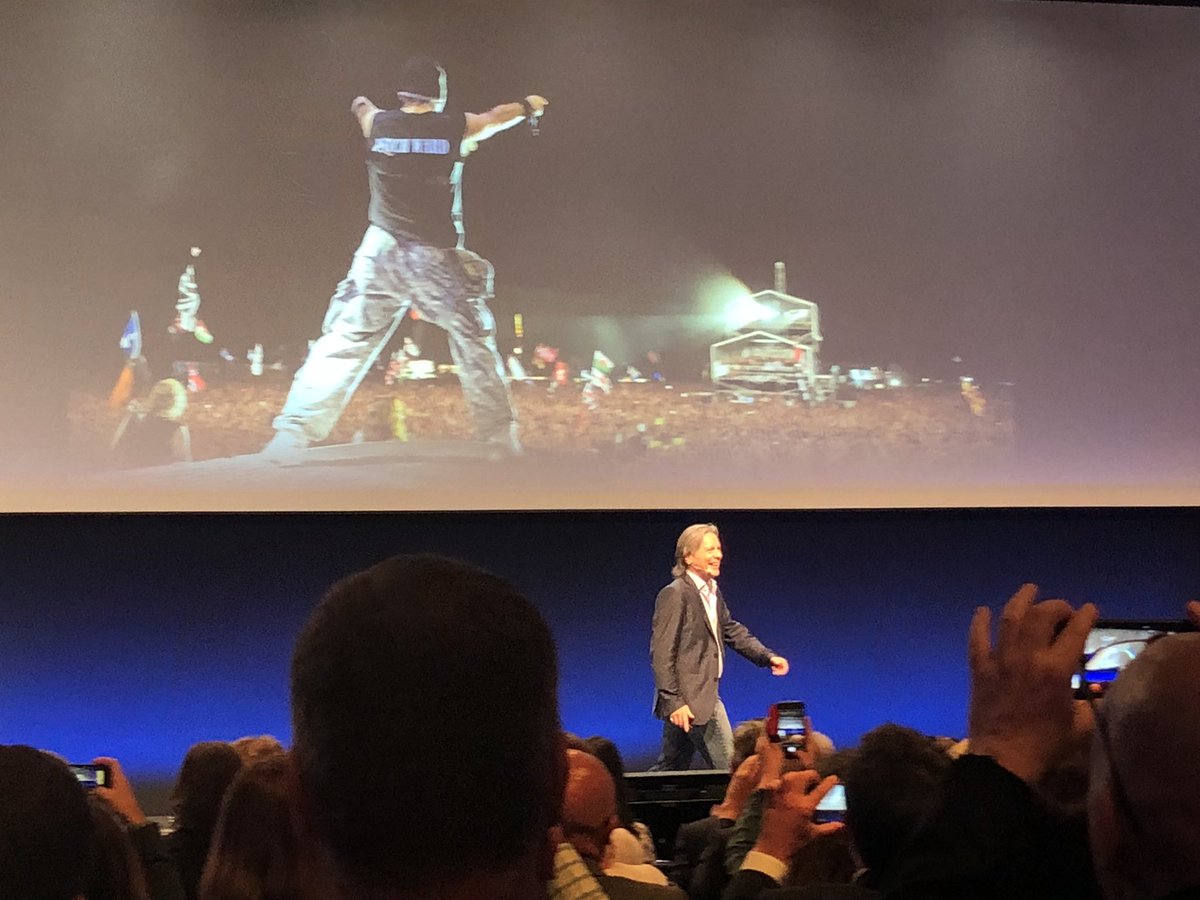 OsterBaerbel's tweet photo. Guess who is rocking the City Cube in Berlin? #IronMaiden ‘s Bruce Dickinson #SuccessConnect2018 https://t.co/RtA3T5cw5X