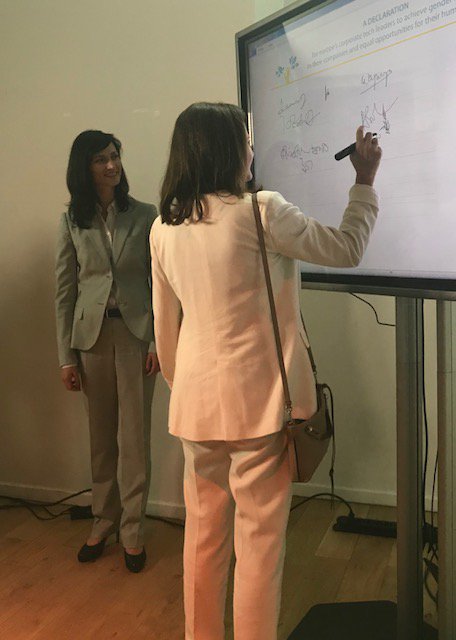 pastora_valero's tweet image. Honored to co-sign for @Cisco the @EU_Commission Declaration to achieve gender balance in tech companies during #Digital4Her event @GabrielMariya #multiplytechdiversity