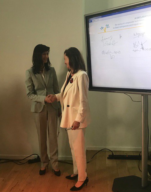pastora_valero's tweet image. Honored to co-sign for @Cisco the @EU_Commission Declaration to achieve gender balance in tech companies during #Digital4Her event @GabrielMariya #multiplytechdiversity