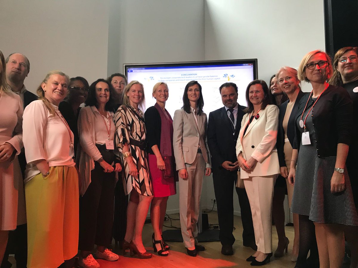 pastora_valero's tweet image. Honored to co-sign for @Cisco the @EU_Commission Declaration to achieve gender balance in tech companies during #Digital4Her event @GabrielMariya #multiplytechdiversity