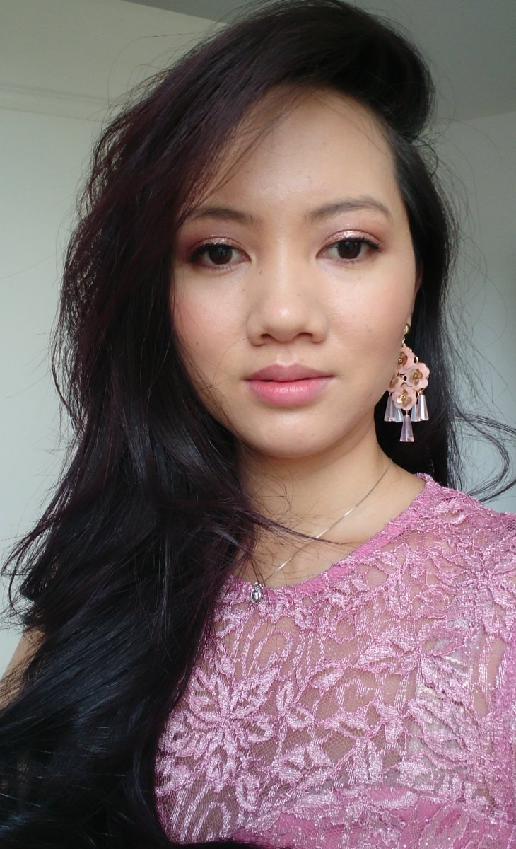 BeautyTipsA's tweet image. Rocking my glittery eyeshadow in Rose Gold Retro by @stilacosmetics  #eyeshadow #makeuplook