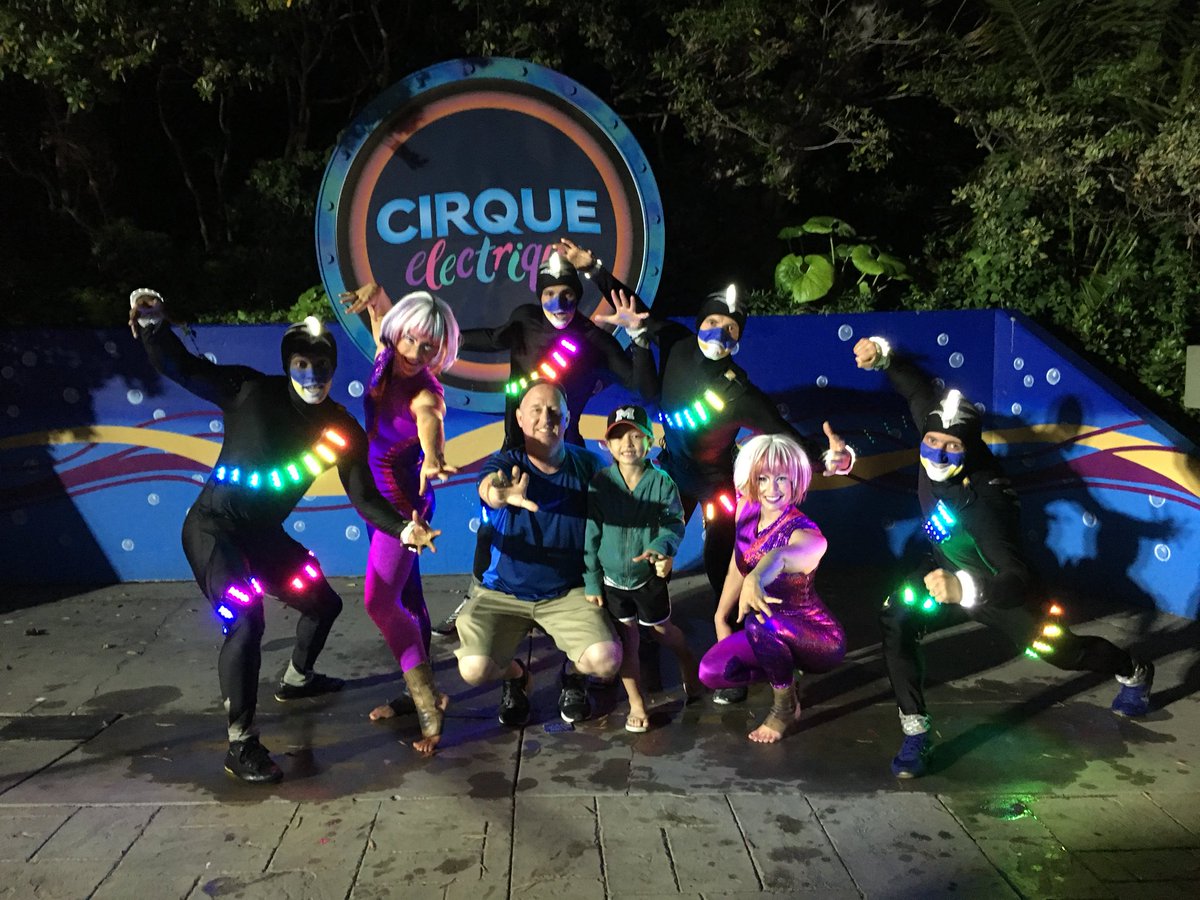 SIDJimMcCurdy's tweet photo. It was a great day at @SeaWorld having fun &amp; watching Amantha interact &amp; learn about #SeaAnimals. #Whales #FeedingSeaLions #DigginDolphins #FunFlamingos #CoolRides #SeaWorldSanDiego #MissionBayViews #CirqueElectrique #AwesomeElectricLightsWaterShow #GoSeaIt #ProtectSeaAnimals https://t.co/xtAyIfwKib