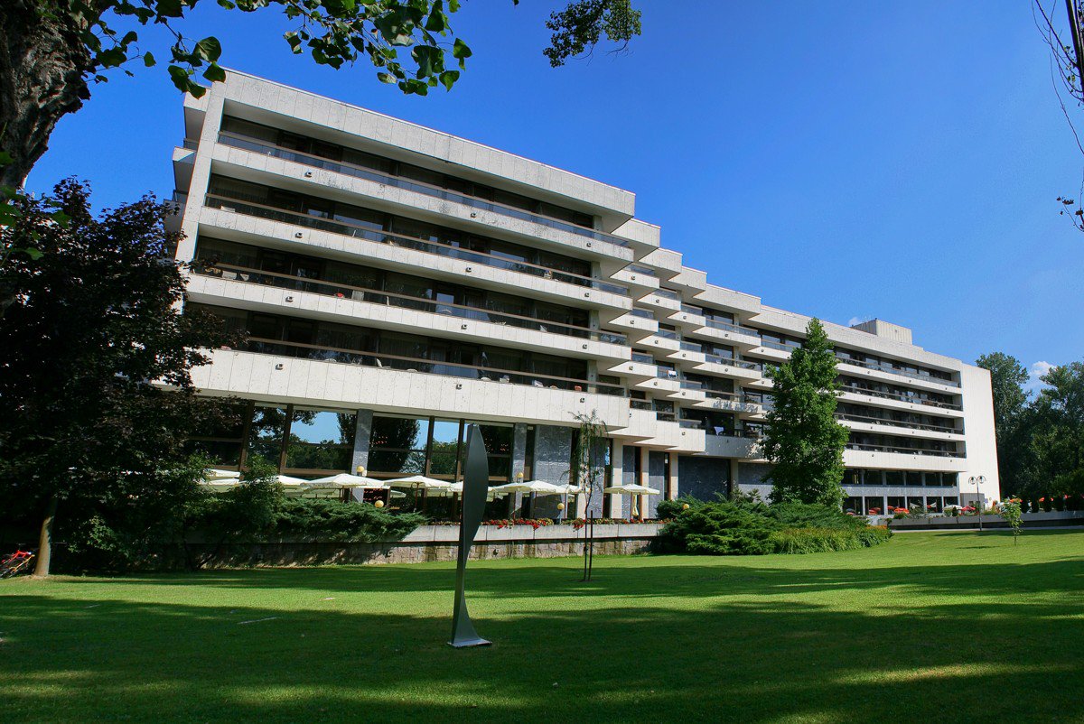 AlexaGolfTravel's tweet photo. Esplanade Healthy Spa Resort 4 Nights 4 x Golf Piestany Golf Course Slovakia   https://t.co/LZk1sUU1mn  

#Golf #SlovakiaGolf #Piestany #GolfClub #Golfer #Esplanade #SPA https://t.co/IANDXbWZGP