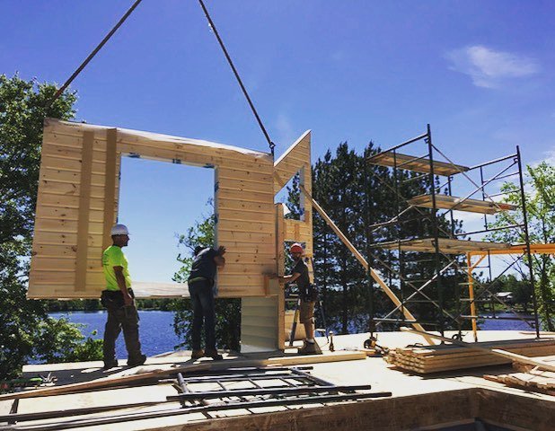statuscon_com's tweet photo. Picture perfect morning to be putting up walls for a @timberblock home in Parry Sound. https://t.co/WJAVWKZPI8